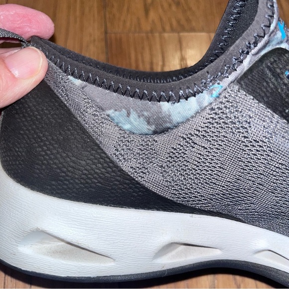 HUK-Gray and Black Low-Top Athletic Shoes with Two-Tone Design - Picture 4 of 6